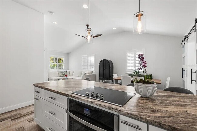 Building Photo - Coastal Luxury Living Just Minutes from Madeira Beach - 3bed | 2 bath