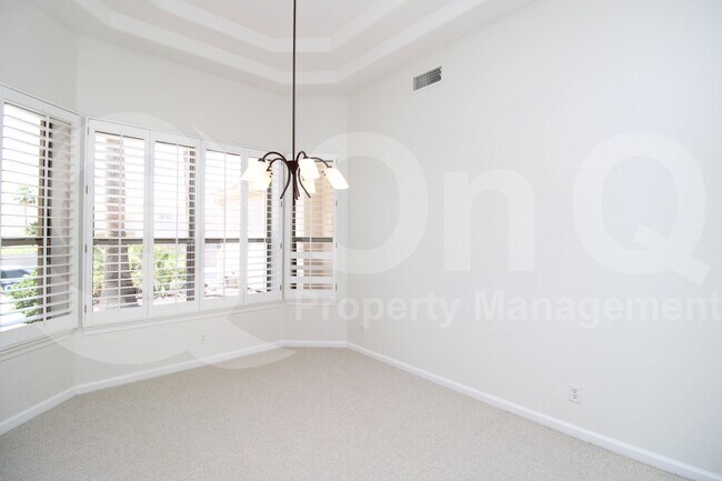 Building Photo - 902 E Desert Flower Ln