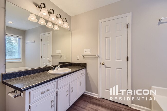 Building Photo - 280 Cornwallis Way