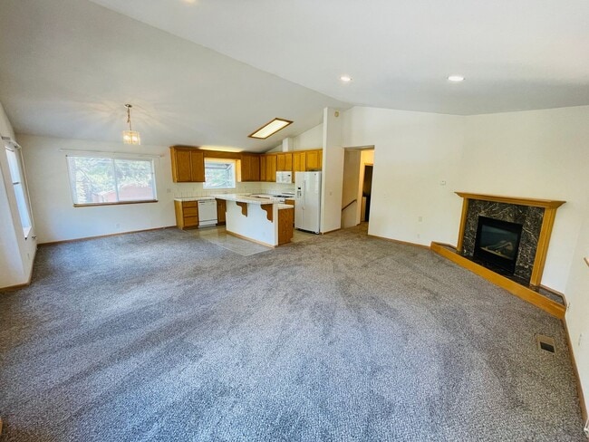 Building Photo - 3 bed 2 bath house for rent in South Lake Tahoe