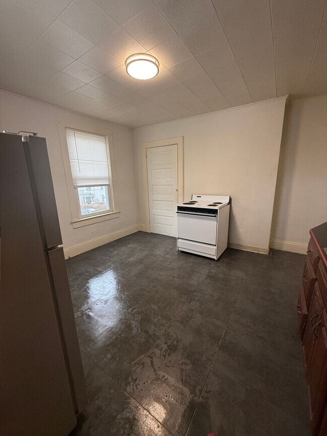 Building Photo - 914 Lawrence St