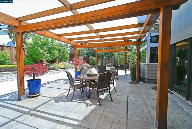 Building Photo - 800 Beaver Creek Ct