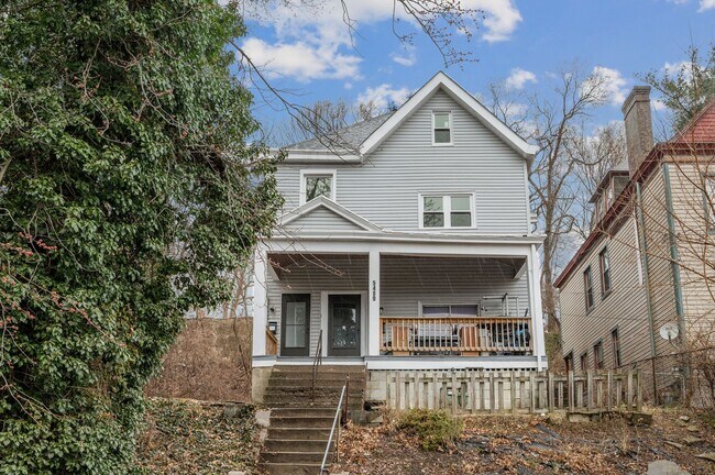 Primary Photo - Spacious 3 Bed, 1 Bath Apartment in Garfie...