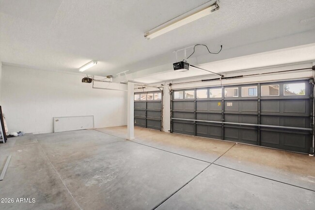 Building Photo - 9012 E Sutton Dr