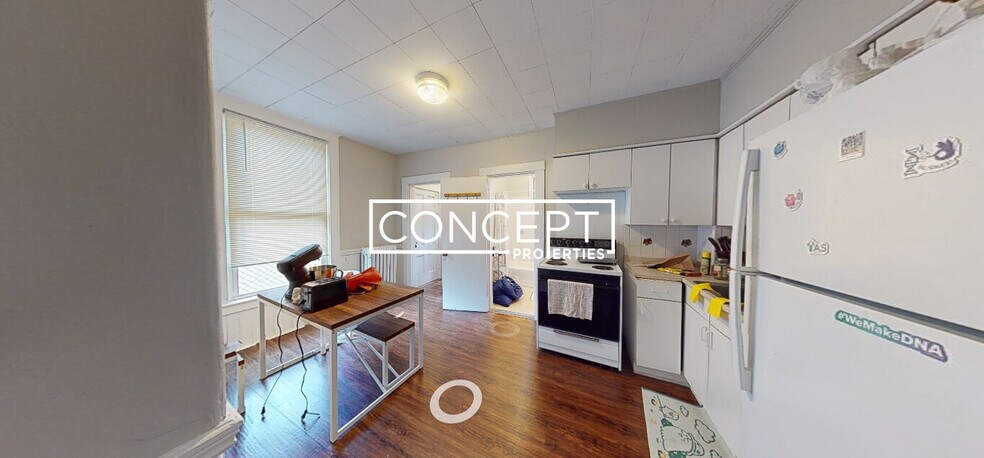 Building Photo - 8 Forest St