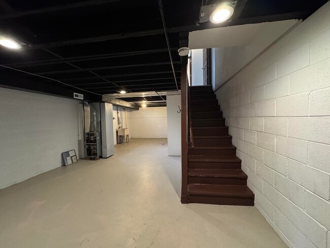 Building Photo - 6455 N 106th St