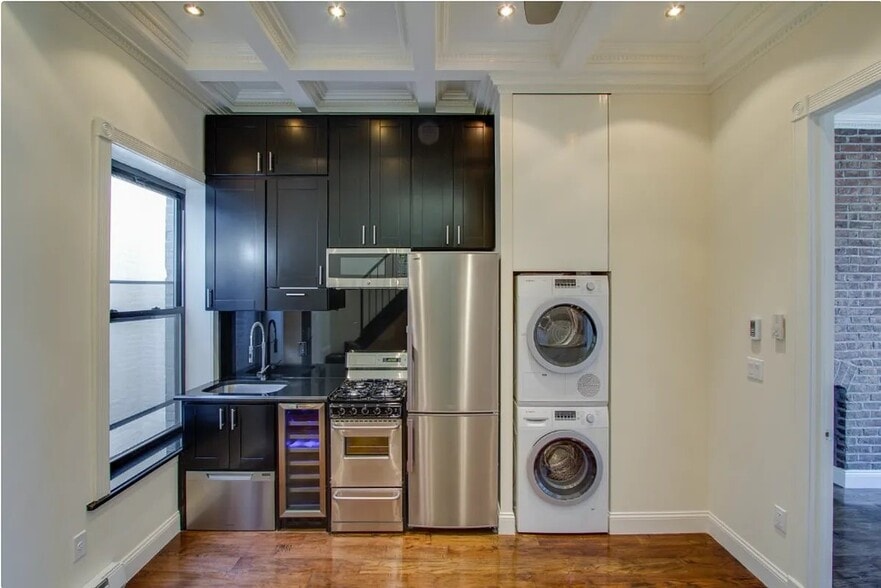 Building Photo - 15 W 103rd St