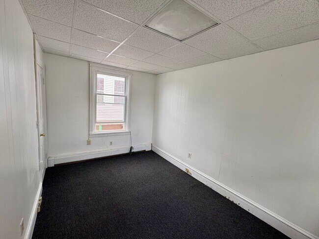 Building Photo - 323 Cumberland St