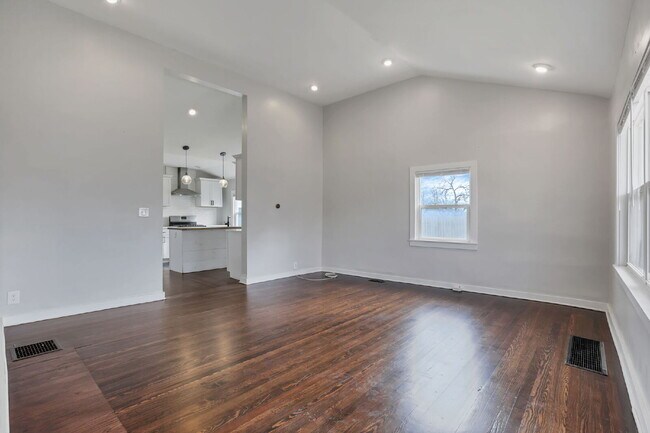 Building Photo - Elegant College Avenue Residence in a Prime Columbus Location