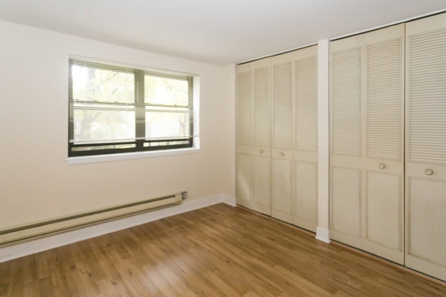Building Photo - 675 W Wrightwood Ave