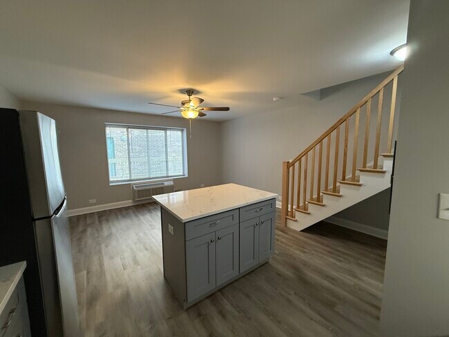 Building Photo - 744 W Gordon Terrace