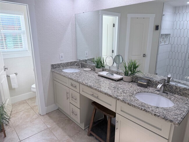 Building Photo - 4012 Chile Dr