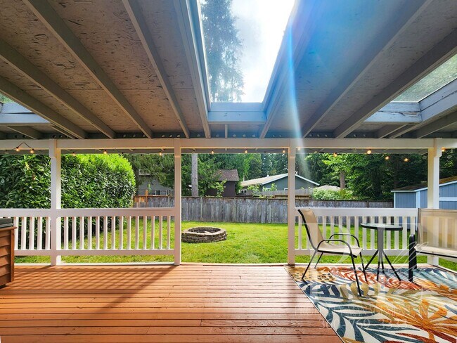 Building Photo - Rambler with Fantastic Covered Deck & Community Pool