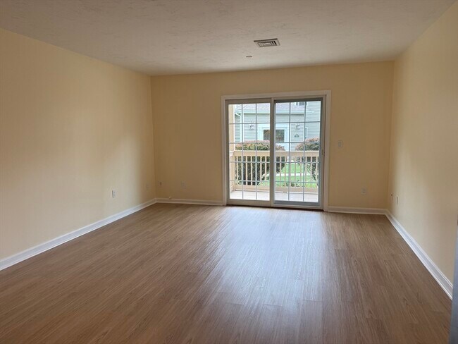 Building Photo - 215 Longmeadow Rd