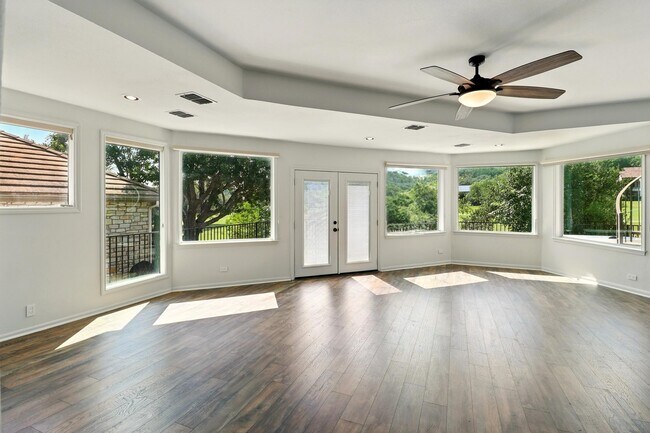 Building Photo - 2805 Aurora
