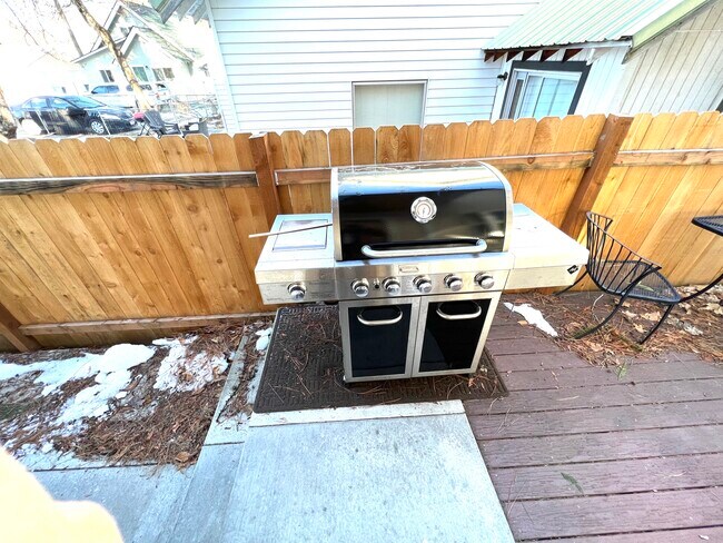 Building Photo - 309 S 15th St