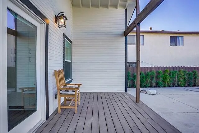 Building Photo - 356 W 15th St