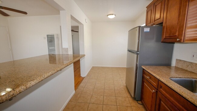 Building Photo - 2nd Floor 1 bedroom 1 bath apartment in PB - 1 CAR GARAGE