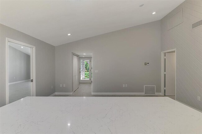 Building Photo - 1224 S View Dr