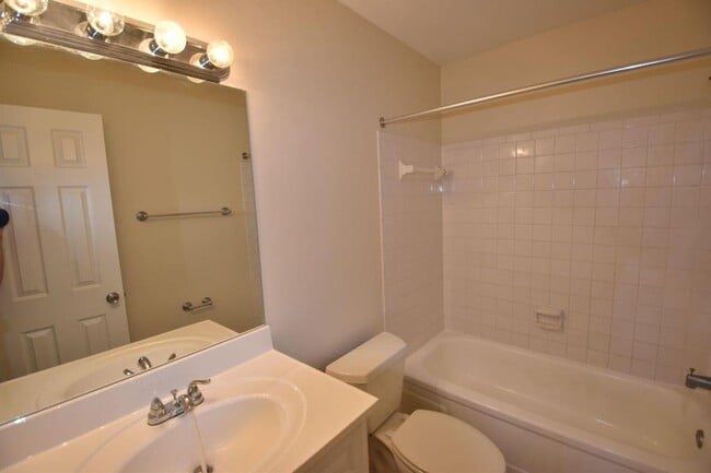 Building Photo - 10656 Shady Pond Ln