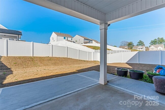 Building Photo - 116 Farrier Ln