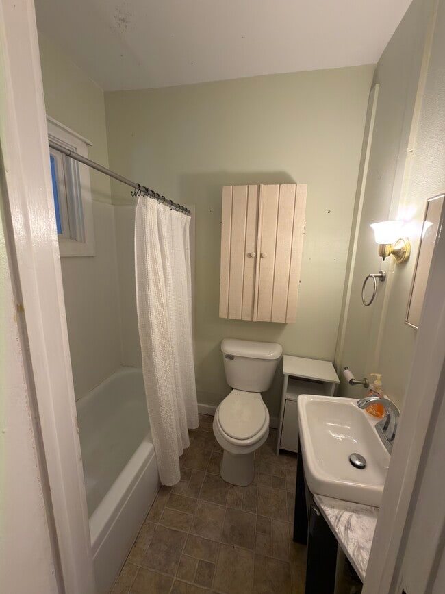 Building Photo - 202 Wesley St