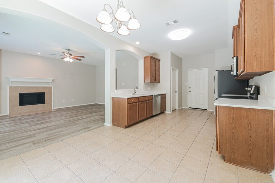 Building Photo - 904 Starling Ln