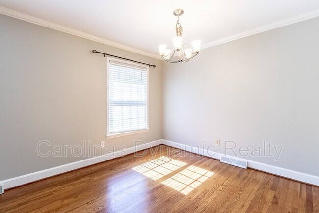 Building Photo - 6618 Castlegate Dr
