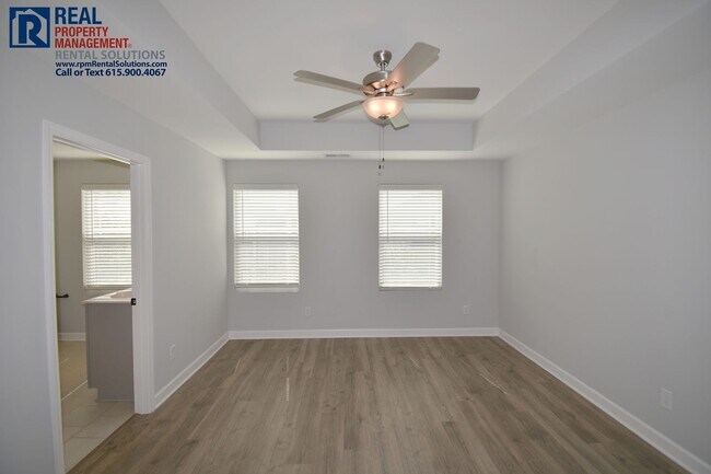 Building Photo - Beautiful, modern 4 bdrm home with attache...
