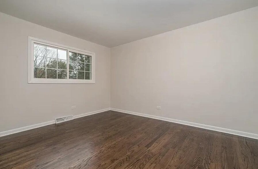 Building Photo - 14743 Long Ave