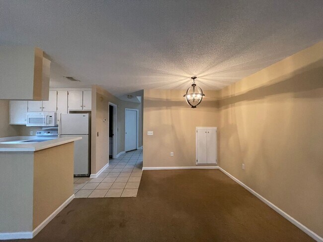 Building Photo - 135 S Spring View Dr