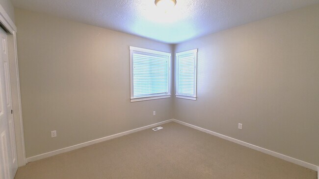 Building Photo - 2130 Strauss Ct E