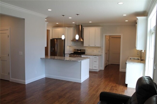 Building Photo - 880 Willard Ave
