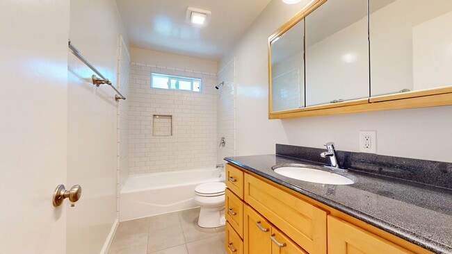 Building Photo - 3 Bedroom Home Available in East Richmond ...