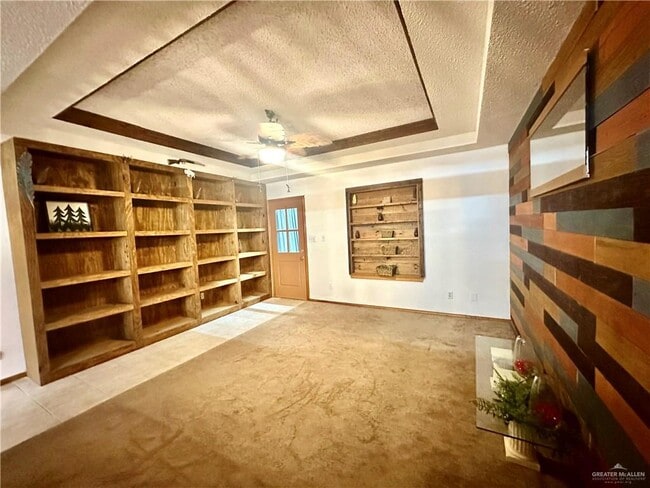 Building Photo - 1016 Fairway Dr