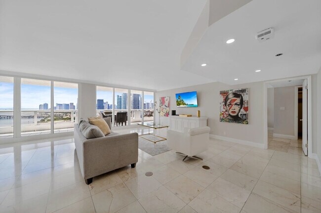 Building Photo - 1717 N Bayshore Dr