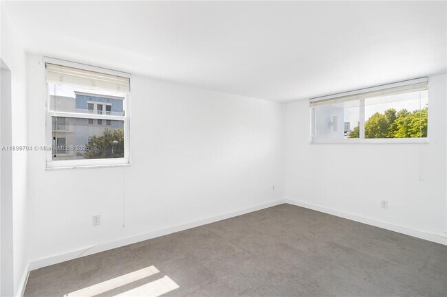 Building Photo - 1045 10th St