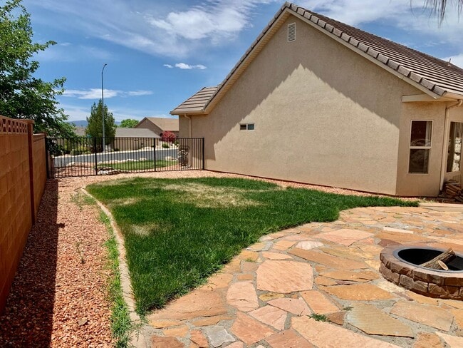 Building Photo - Pet-Friendly Four Bedroom Home with RV par...