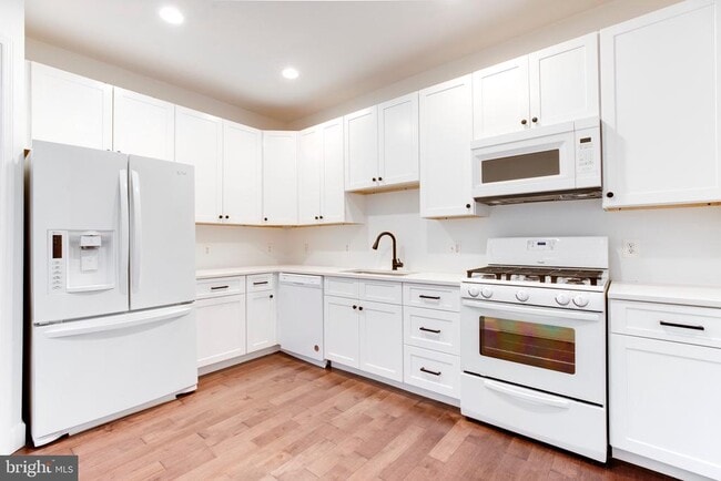 Building Photo - 6021 Riddle Walk