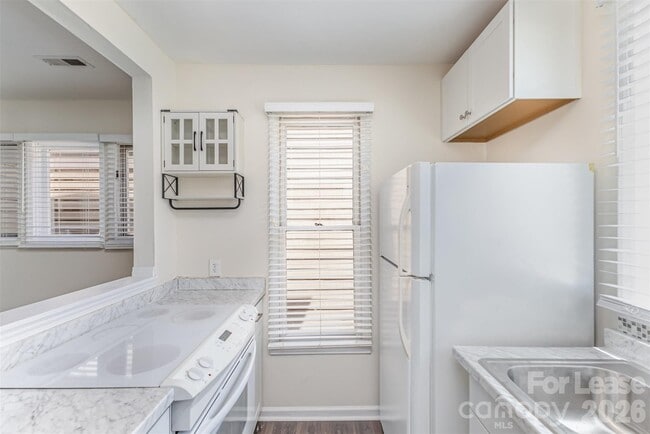 Building Photo - 1101 E Morehead St