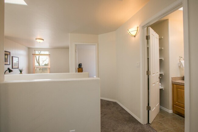 Building Photo - 3432 Del Agua Ct NE