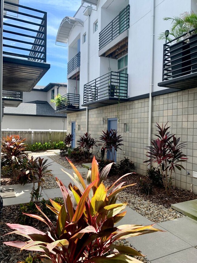Building Photo - 5008 S MacDill Ave