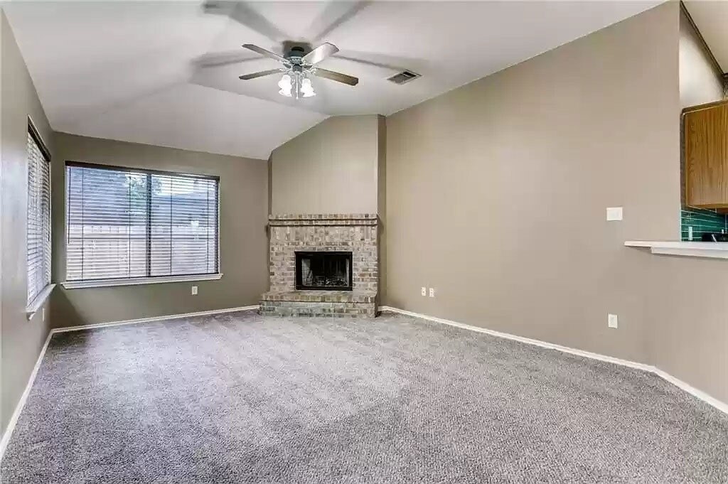 Family room - 414 Steeplechase Dr