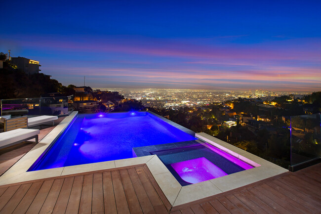 Building Photo - 1733 Sunset Plaza Dr