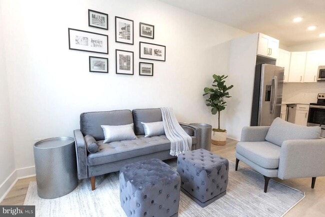 Primary Photo - 1702 Light St