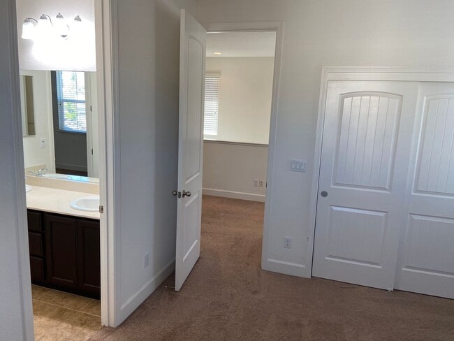 Building Photo - Turnstone Community off Iron Point & Prairie City. 4 Bdrm, 3 Bath - Walk to nature trails, park, ...