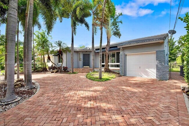 Building Photo - 820 W 43rd Ct