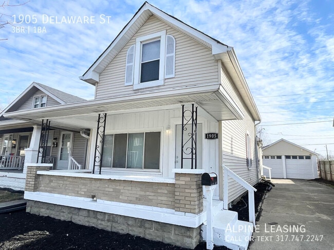 Building Photo - 1905 Delaware St