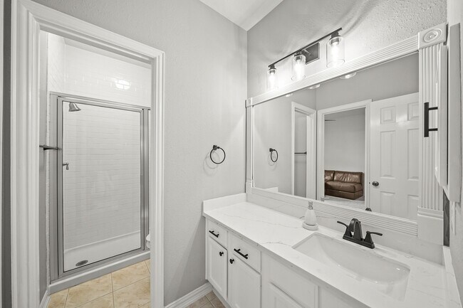 Building Photo - 4703 Oxbow Cir W