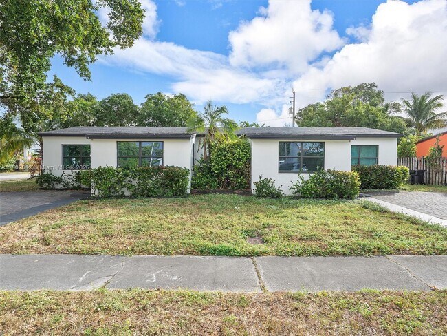 Building Photo - 300 SW 23rd St